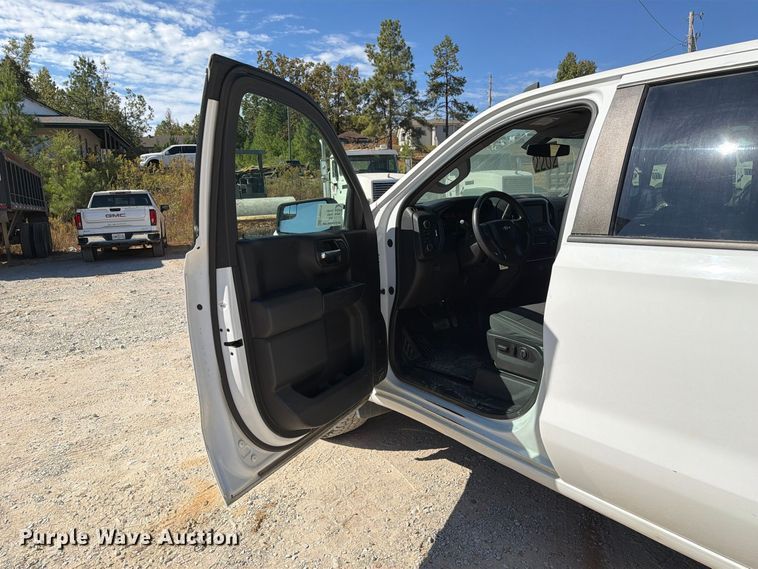 image for item FM6570 2022 Chevrolet Silverado 1500 Crew Cab pickup truck