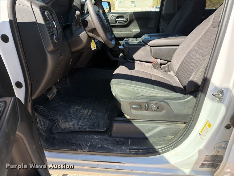 image for item FM6570 2022 Chevrolet Silverado 1500 Crew Cab pickup truck