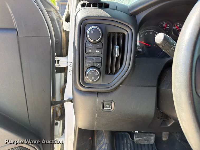 image for item FM6570 2022 Chevrolet Silverado 1500 Crew Cab pickup truck