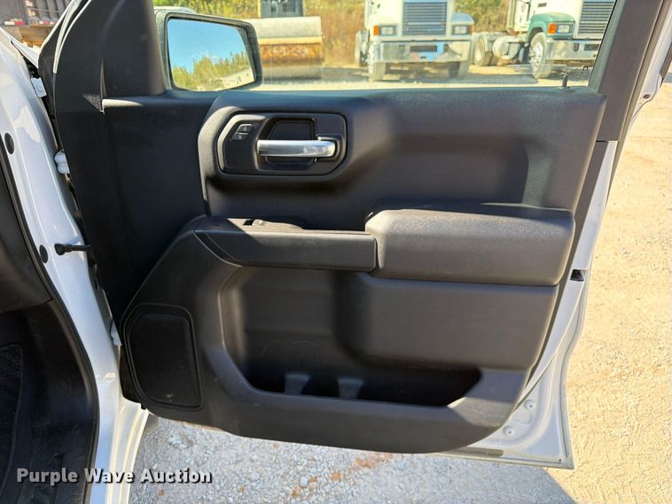 image for item FM6570 2022 Chevrolet Silverado 1500 Crew Cab pickup truck
