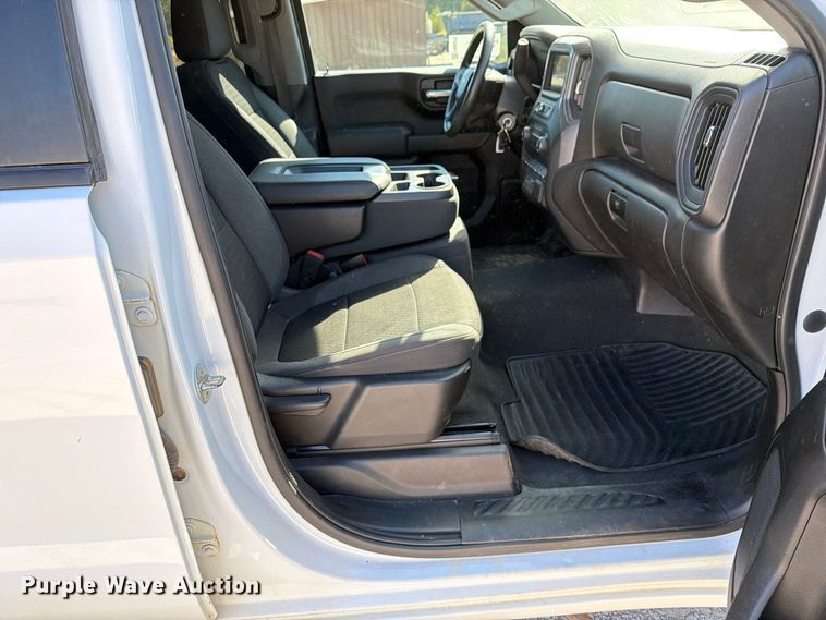 image for item FM6570 2022 Chevrolet Silverado 1500 Crew Cab pickup truck