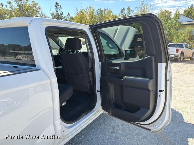 image for item FM6570 2022 Chevrolet Silverado 1500 Crew Cab pickup truck