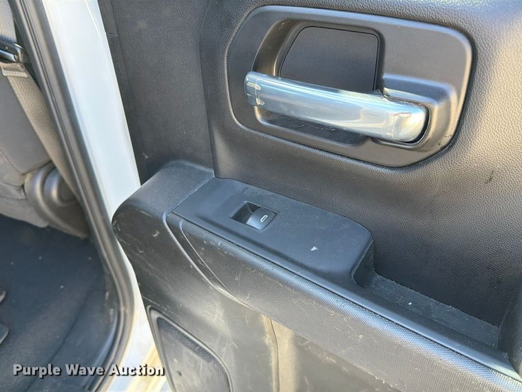 image for item FM6570 2022 Chevrolet Silverado 1500 Crew Cab pickup truck