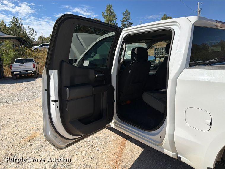 image for item FM6570 2022 Chevrolet Silverado 1500 Crew Cab pickup truck
