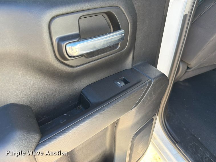 image for item FM6570 2022 Chevrolet Silverado 1500 Crew Cab pickup truck