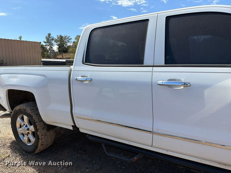 image for item FM6573 2016 Chevrolet Silverado 2500HD Crew Cab pickup truck