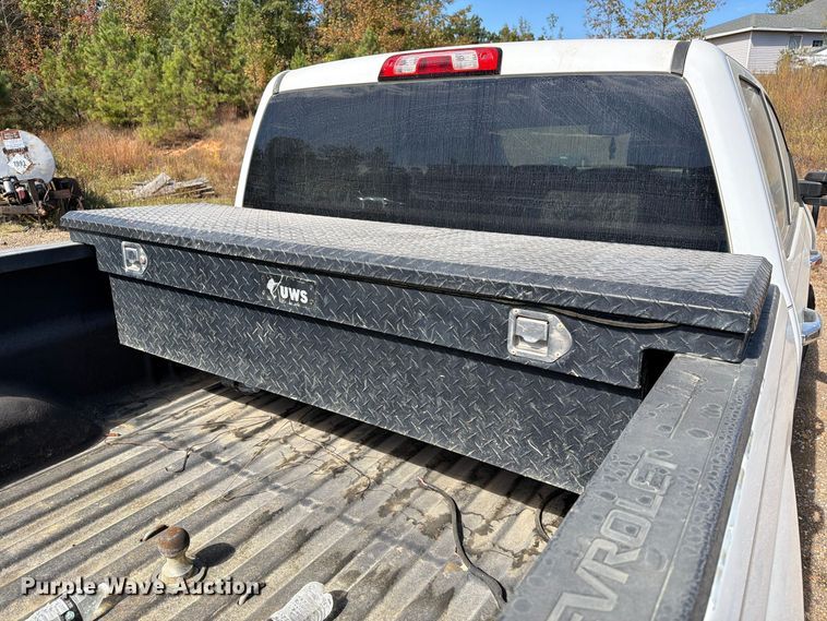 image for item FM6573 2016 Chevrolet Silverado 2500HD Crew Cab pickup truck