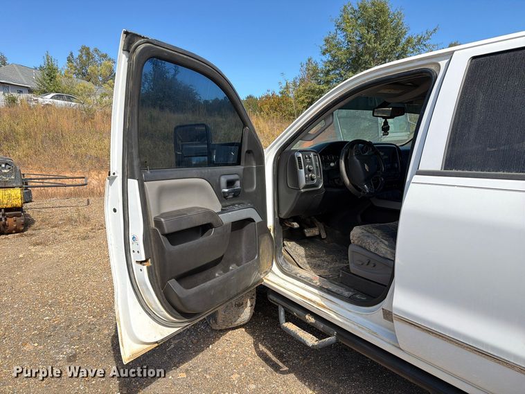 image for item FM6573 2016 Chevrolet Silverado 2500HD Crew Cab pickup truck