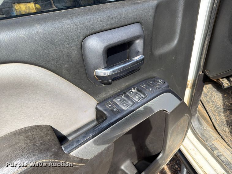 image for item FM6573 2016 Chevrolet Silverado 2500HD Crew Cab pickup truck