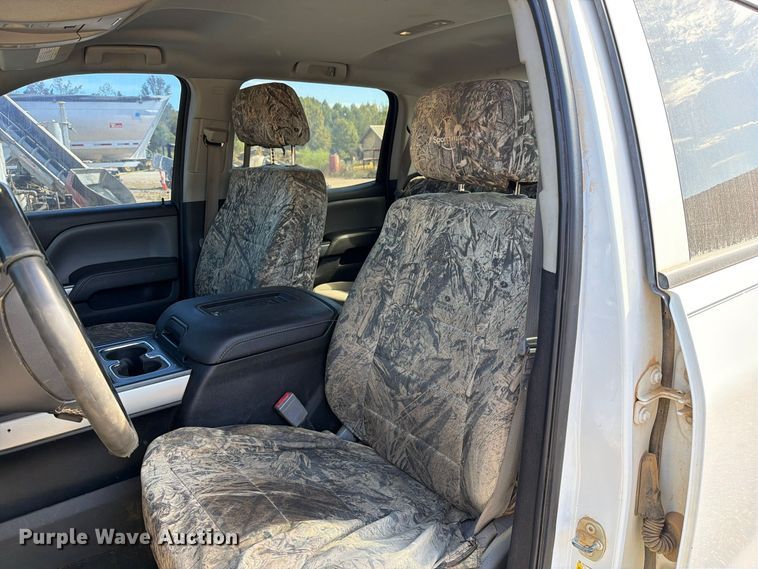 image for item FM6573 2016 Chevrolet Silverado 2500HD Crew Cab pickup truck