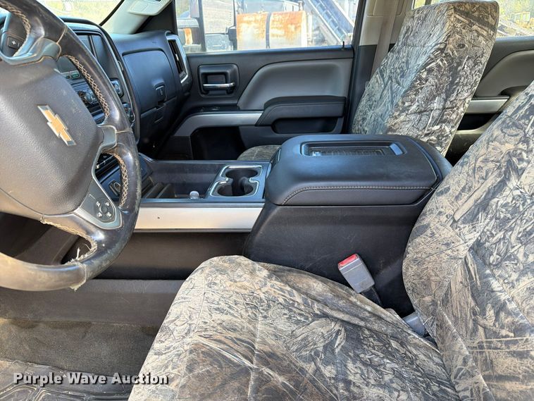 image for item FM6573 2016 Chevrolet Silverado 2500HD Crew Cab pickup truck