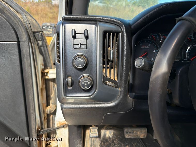 image for item FM6573 2016 Chevrolet Silverado 2500HD Crew Cab pickup truck