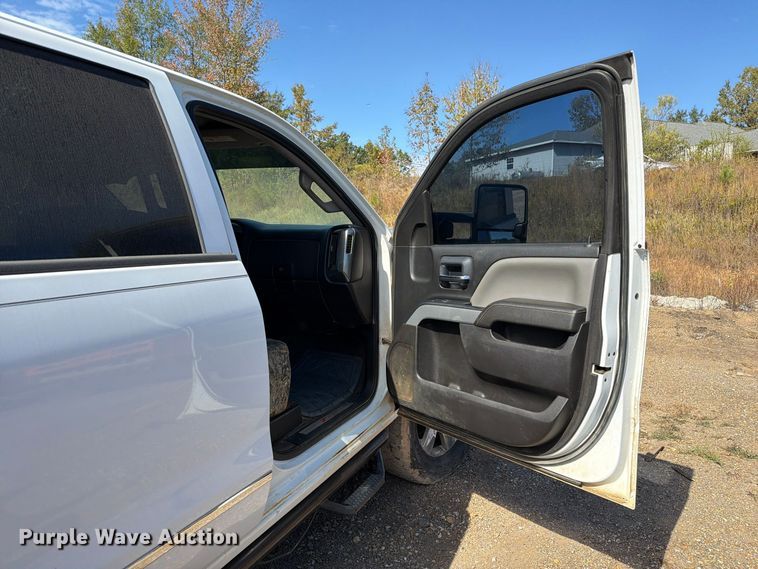 image for item FM6573 2016 Chevrolet Silverado 2500HD Crew Cab pickup truck