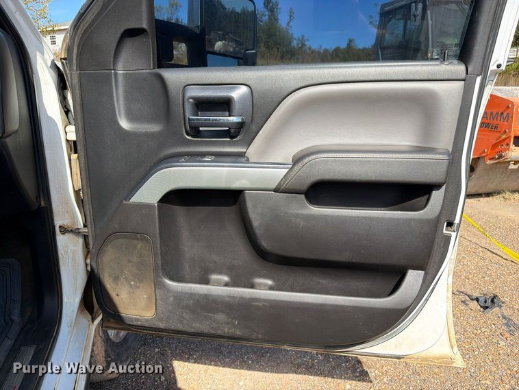 image for item FM6573 2016 Chevrolet Silverado 2500HD Crew Cab pickup truck