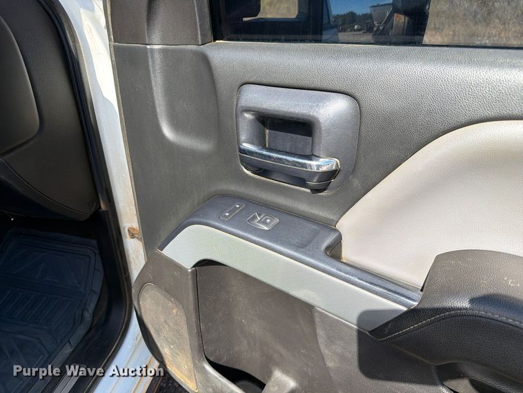 image for item FM6573 2016 Chevrolet Silverado 2500HD Crew Cab pickup truck