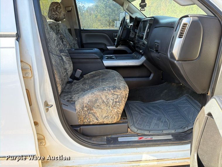 image for item FM6573 2016 Chevrolet Silverado 2500HD Crew Cab pickup truck
