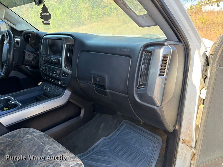 image for item FM6573 2016 Chevrolet Silverado 2500HD Crew Cab pickup truck