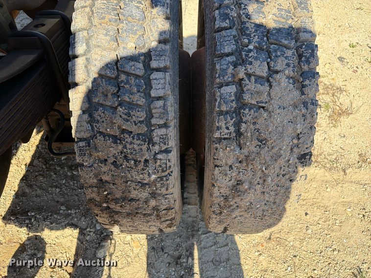 image for item FM6582 2006 Ford F450 Ext. Cab tow truck