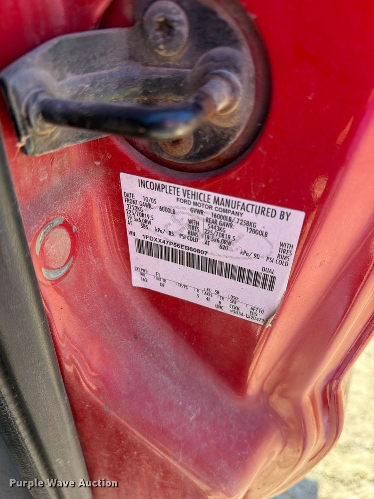 image for item FM6582 2006 Ford F450 Ext. Cab tow truck