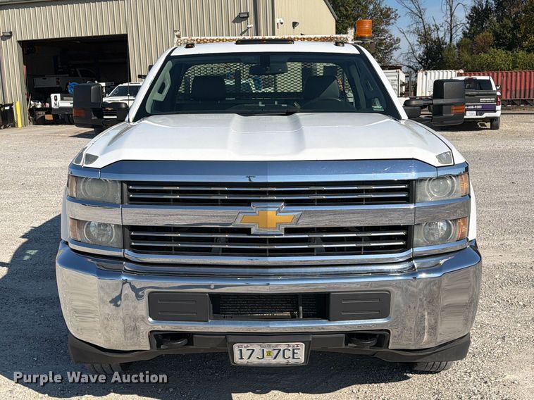 image for item FM6611 2015 Chevrolet Silverado 3500HD utility bed pickup truck