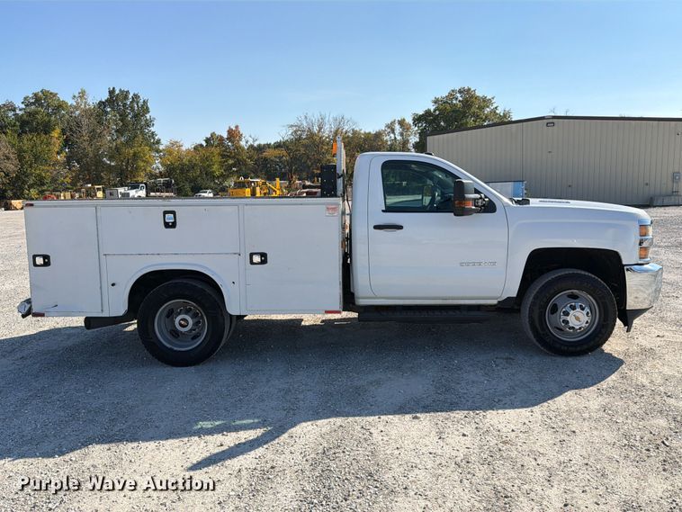 image for item FM6611 2015 Chevrolet Silverado 3500HD utility bed pickup truck