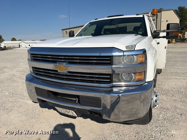 image for item FM6611 2015 Chevrolet Silverado 3500HD utility bed pickup truck