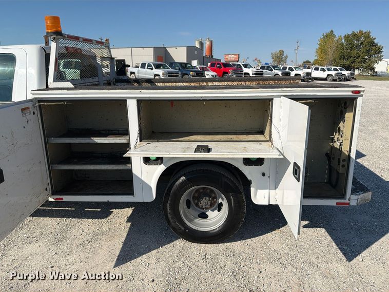 image for item FM6611 2015 Chevrolet Silverado 3500HD utility bed pickup truck