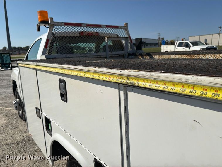 image for item FM6611 2015 Chevrolet Silverado 3500HD utility bed pickup truck