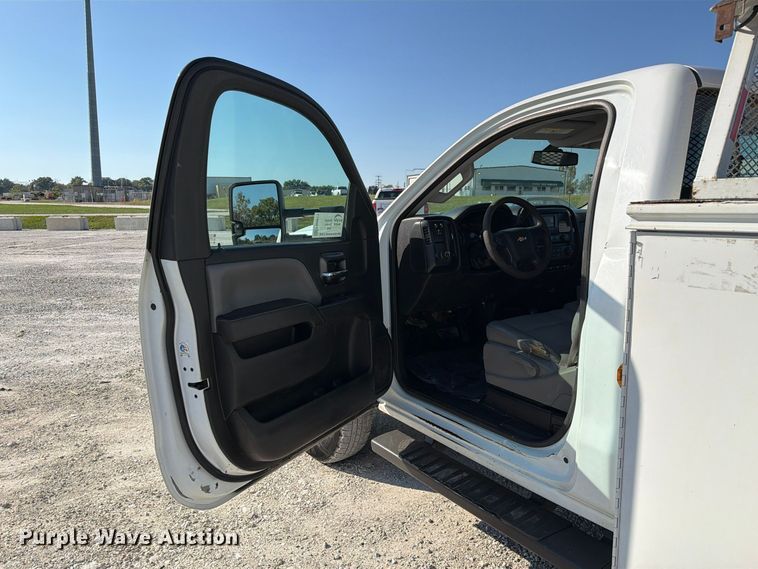 image for item FM6611 2015 Chevrolet Silverado 3500HD utility bed pickup truck