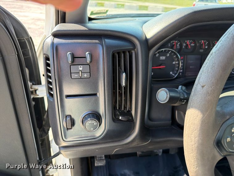 image for item FM6611 2015 Chevrolet Silverado 3500HD utility bed pickup truck