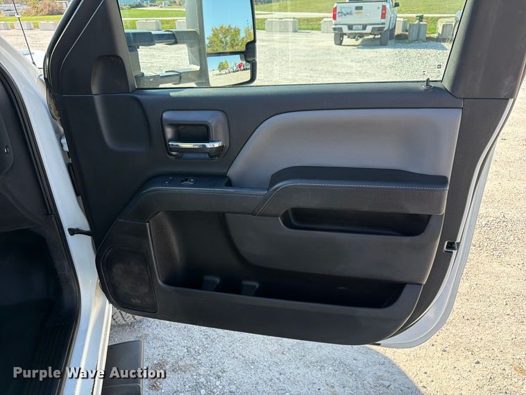 image for item FM6611 2015 Chevrolet Silverado 3500HD utility bed pickup truck