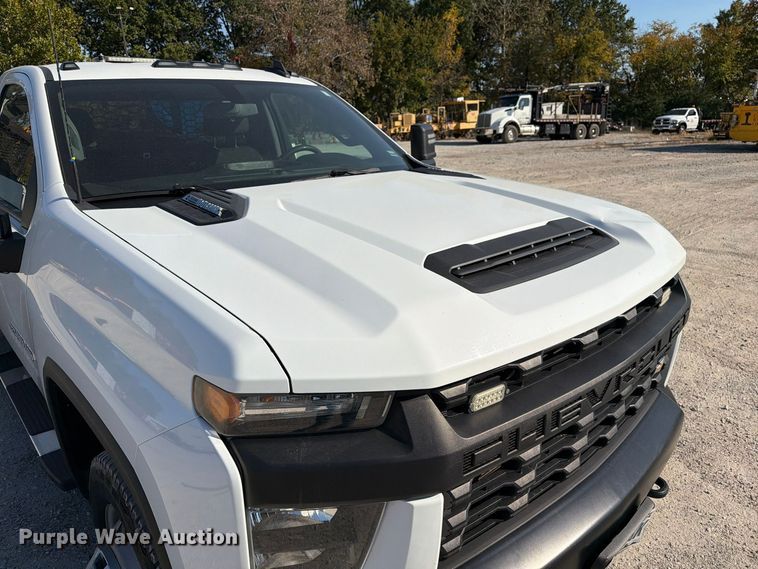 image for item FM6612 2022 Chevrolet Silverado 3500HD utility bed pickup truck