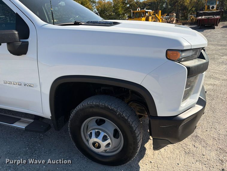 image for item FM6612 2022 Chevrolet Silverado 3500HD utility bed pickup truck