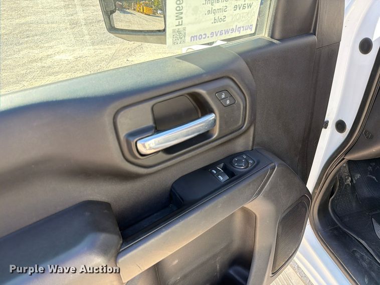 image for item FM6612 2022 Chevrolet Silverado 3500HD utility bed pickup truck