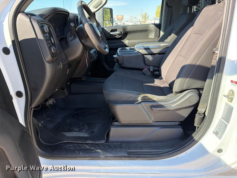 image for item FM6612 2022 Chevrolet Silverado 3500HD utility bed pickup truck