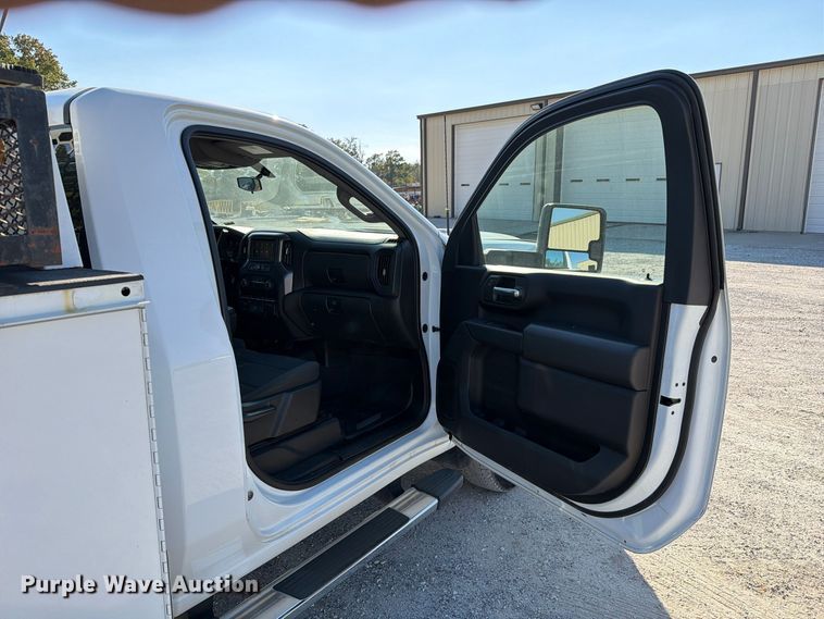 image for item FM6612 2022 Chevrolet Silverado 3500HD utility bed pickup truck