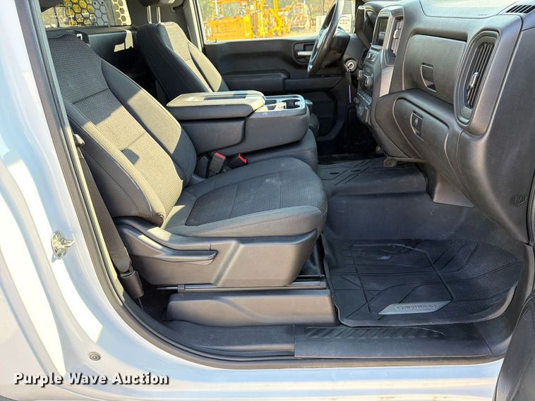 image for item FM6612 2022 Chevrolet Silverado 3500HD utility bed pickup truck