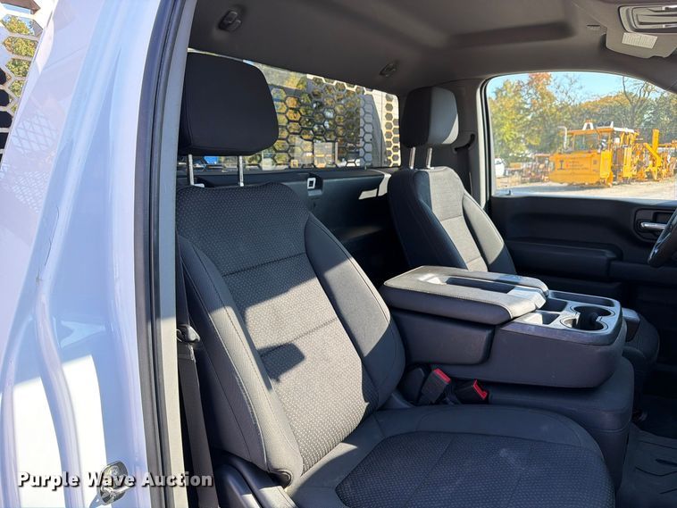 image for item FM6612 2022 Chevrolet Silverado 3500HD utility bed pickup truck