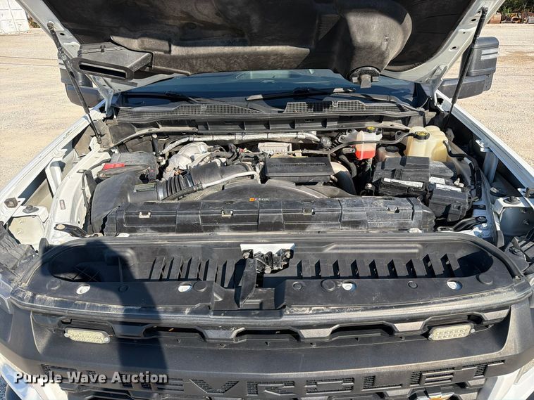 image for item FM6612 2022 Chevrolet Silverado 3500HD utility bed pickup truck