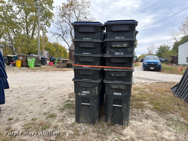 image for item FM6625 (30) trash cans