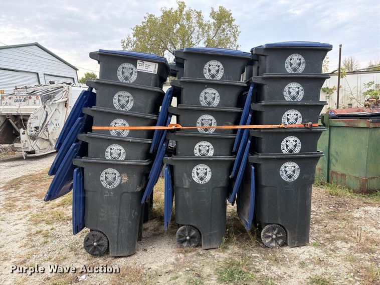 image for item FM6625 (30) trash cans