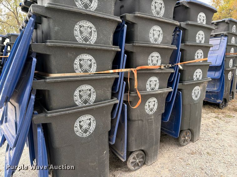 image for item FM6626 (30) trash cans