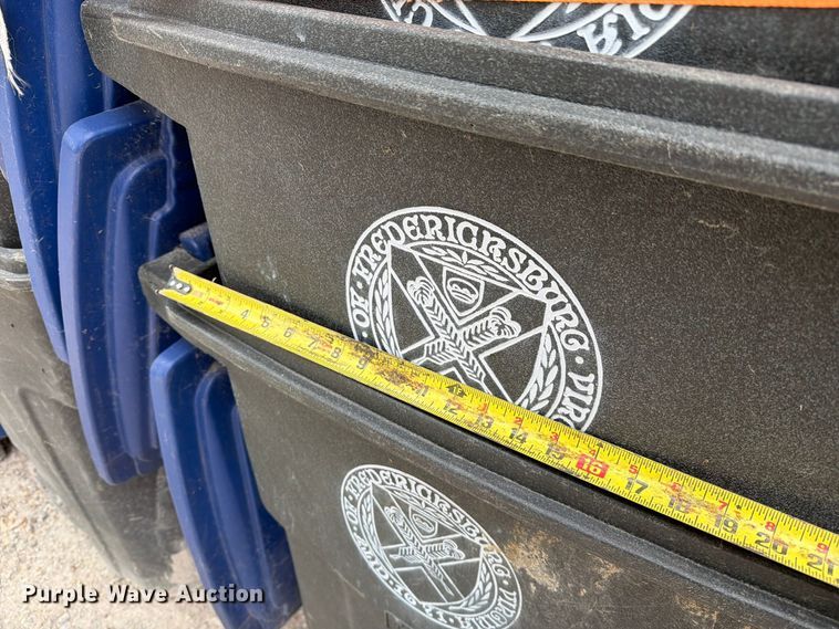 image for item FM6626 (30) trash cans