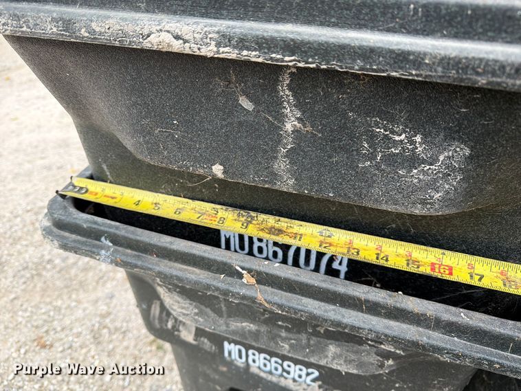 image for item FM6626 (30) trash cans