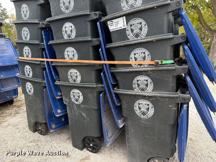 image for item FM6626 (30) trash cans