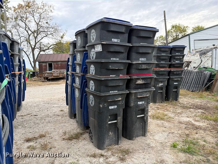 image for item FM6627 (30) trash cans