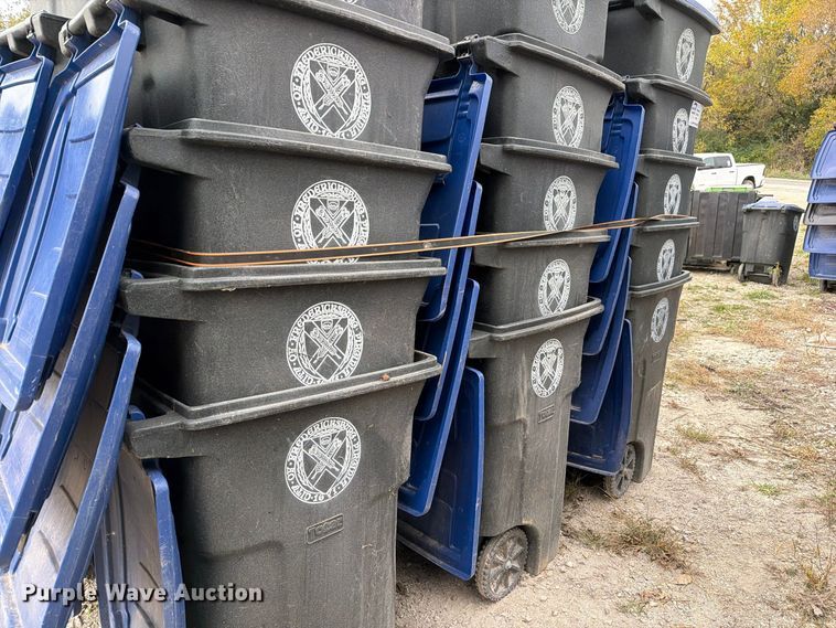 image for item FM6627 (30) trash cans