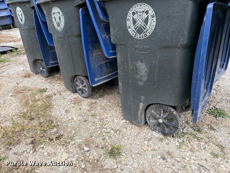image for item FM6627 (30) trash cans