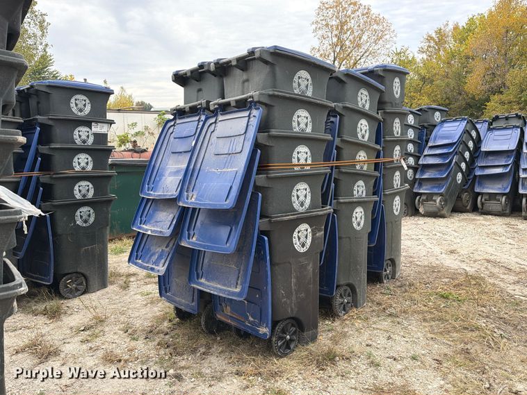 image for item FM6628 (30) trash cans