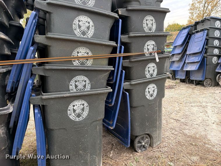 image for item FM6628 (30) trash cans